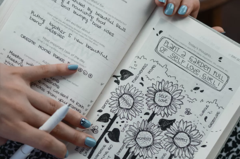 Positive Expressive Writing: Simple Journaling Hacks for a Happier Mindset